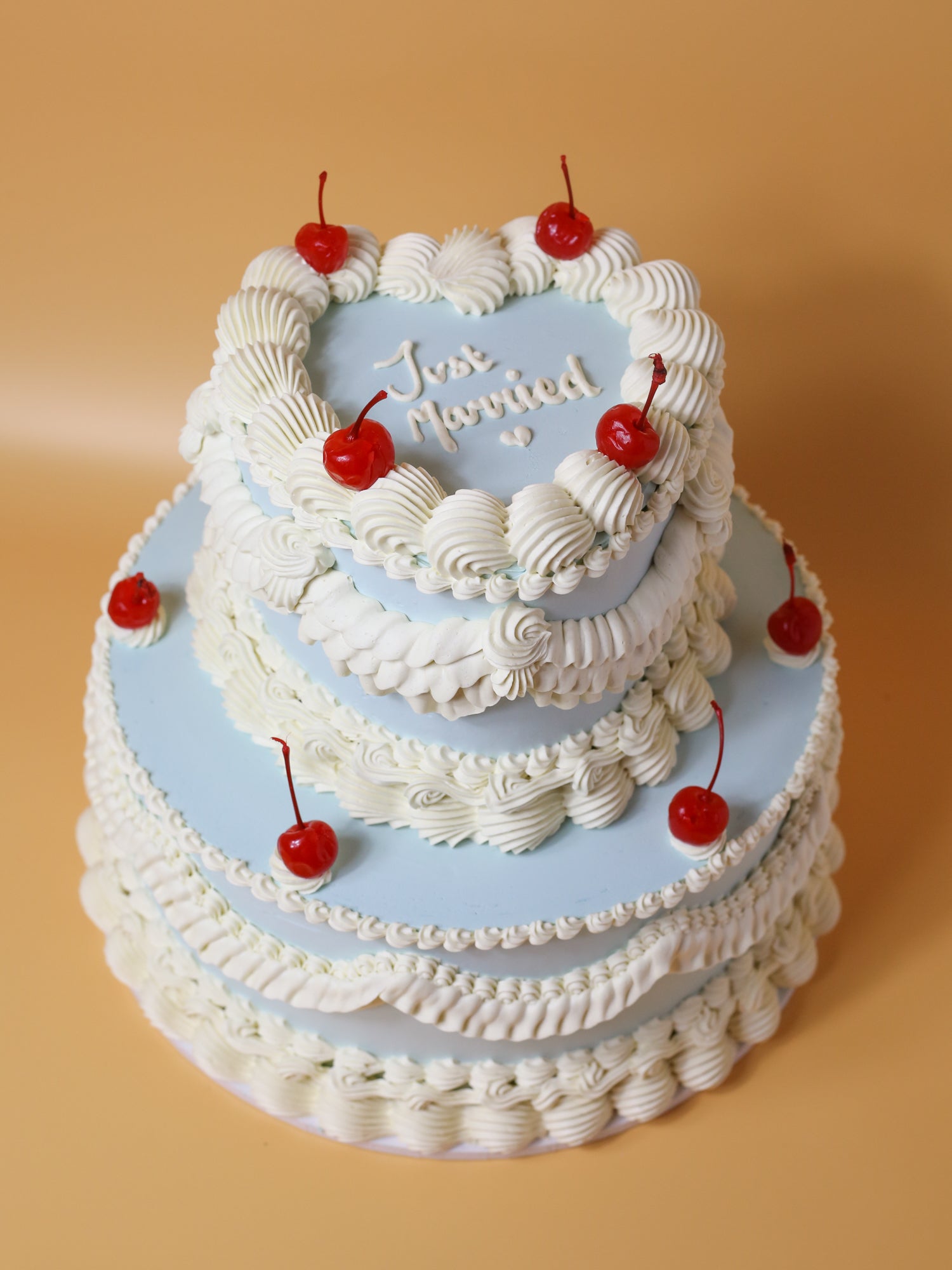 blue and white vintage wedding cake